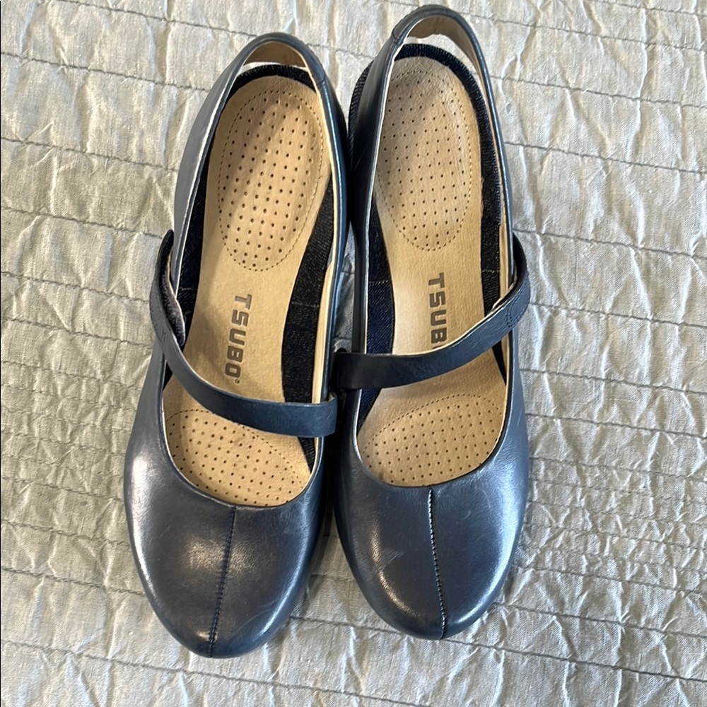 Tsubo Blue Heels with Classic Mary Jane Design